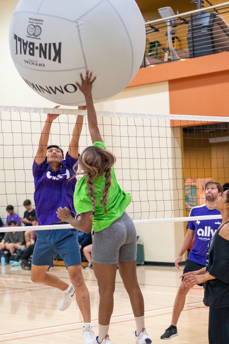UTDUREC's tweet image. This past Thursday, our first ever Moon Ball event was an absolute blast!🚀 🌑🏐

We would like to thank all teams for over 50 donations that helped bring awareness to other resources/services we have here at UTD!🎁

#UTDallas #UTDUREC #YDoUrec #healthycomets #moonball