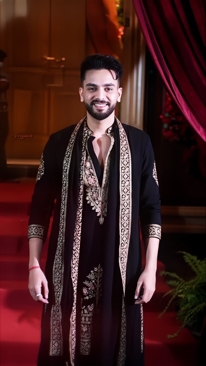 Simple. Solid. Black. Enough said.
#ElvishYadav #ElvishArmy #OnlyElvishMatters