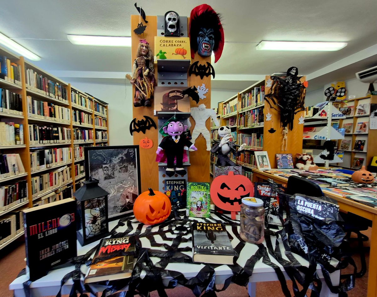 🎃👽👻Ya  tenemos preparada la biblioteca para esta tarde y para la noche más  terrorífica del año. Ven y pasa un ratito terrodivertido en tu  biblioteca