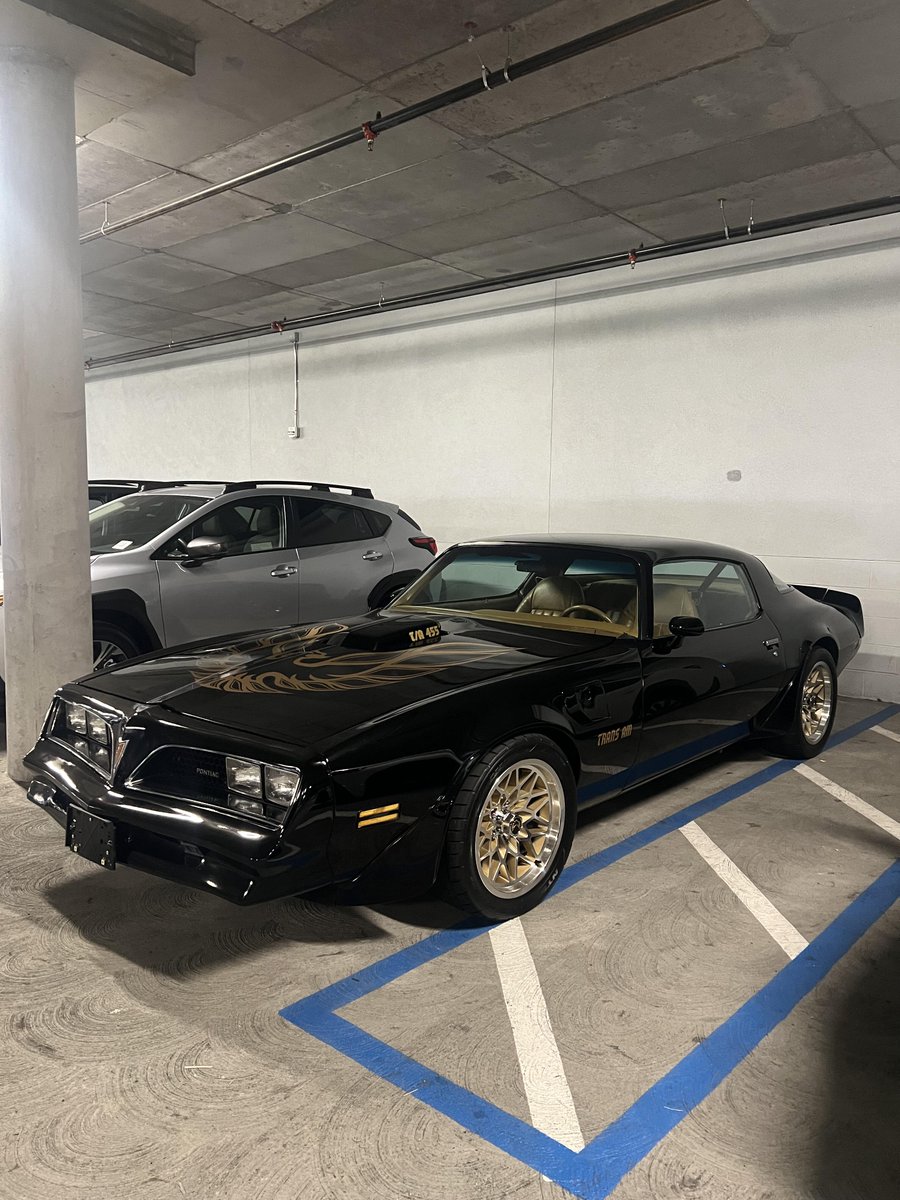 orangeselly's tweet image. Parked in the garage it still seems to be waiting for the next roar
#Pontiac #TransAm #ClassicCar #MuscleCar #RetroVibes