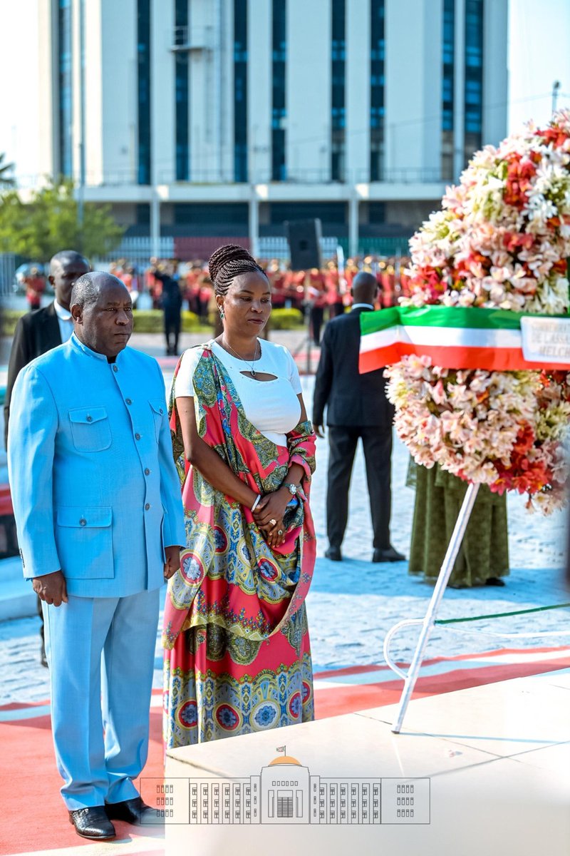 redimboneza1's tweet photo. Le président @GeneralNeva  et son épouse ont déposé une gerbe de fleurs à la tombe de feu président Melchior Ndadaye, héros de la démocratie, lors de la commémoration du 32ème anniversaire de son assassinat et de ses proches collaborateurs. C’était ce mardi 21 octobre 2025. https://t.co/9tBjESC9OW