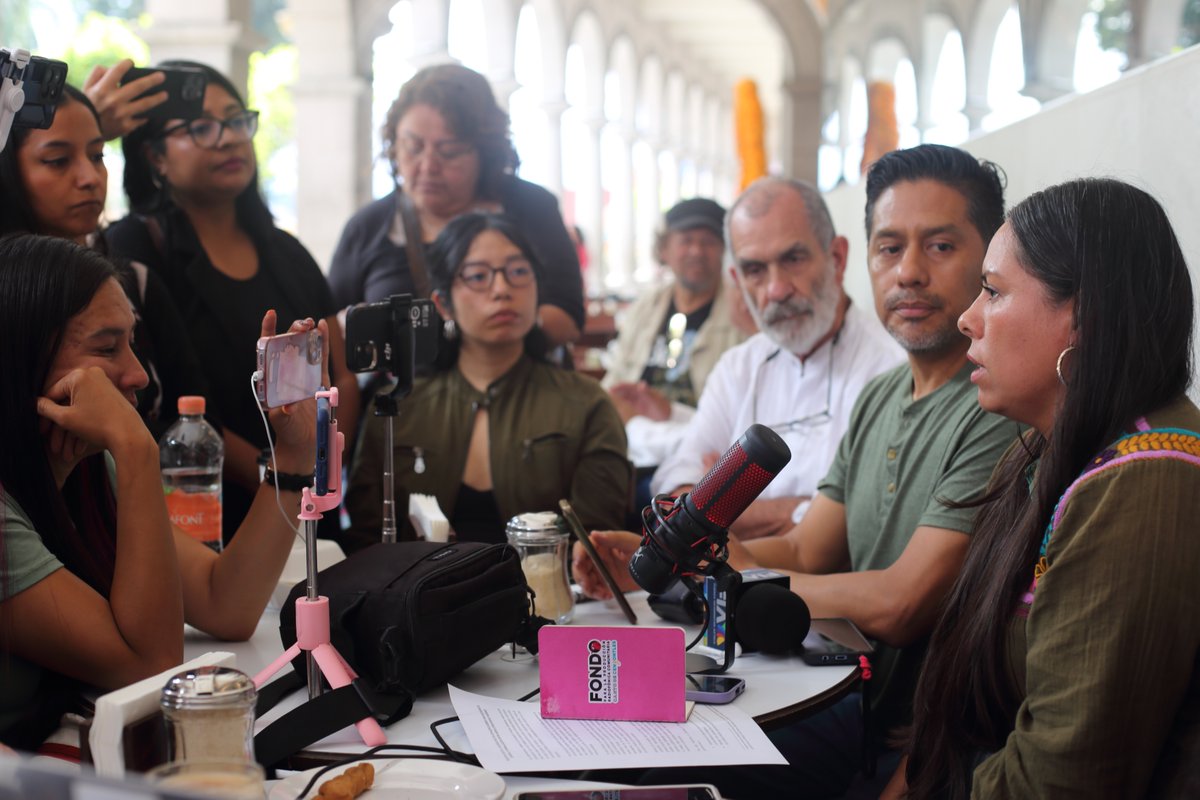 ‼️Medios comunitarios e #indígenas enfrentamos #censura por ejercer la libertad de expresión. Se nos acusa de violencia política en razón de género #VPRG en el Tribunal Electoral de Veracruz. 

Boletín: bit.ly/4o7Fso8
Rueda de prensa: facebook.com/share/v/176tdf…
📷REDES A.C.