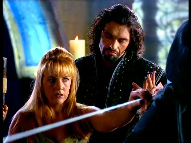 Summer_james2's tweet image. Gabrielle knew Xena’s life line just by touching it. GABRIELLE. KNEW. XENA’S. LIFE.  LINE.  JUST.  BY. TOUCHING. IT.   

Gabrielle would fall asleep to the sound of Xena’s heart beating. 

That’s all. That’s the tweet.