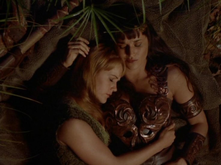 Summer_james2's tweet image. Gabrielle knew Xena’s life line just by touching it. GABRIELLE. KNEW. XENA’S. LIFE.  LINE.  JUST.  BY. TOUCHING. IT.   

Gabrielle would fall asleep to the sound of Xena’s heart beating. 

That’s all. That’s the tweet.