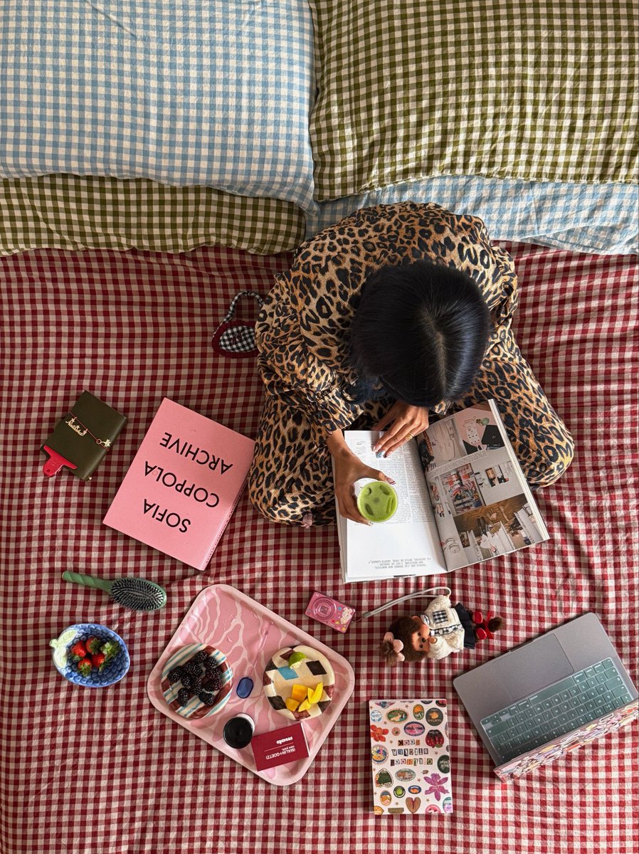 tashteshtish's tweet photo. girlhood at home https://t.co/Rlw3pVMgpl