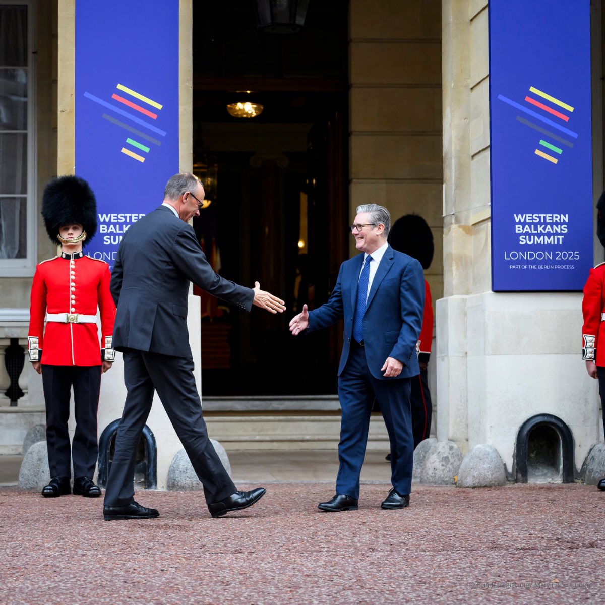 bundeskanzler's tweet image. Good to be back in London to discuss challenges to our security and economy with leaders from the Western Balkans. Their future is in the EU, the Berlin Process sets out the path. Now more than ever we are called upon to be strong and united. Thanks for hosting us, @Keir_Starmer.