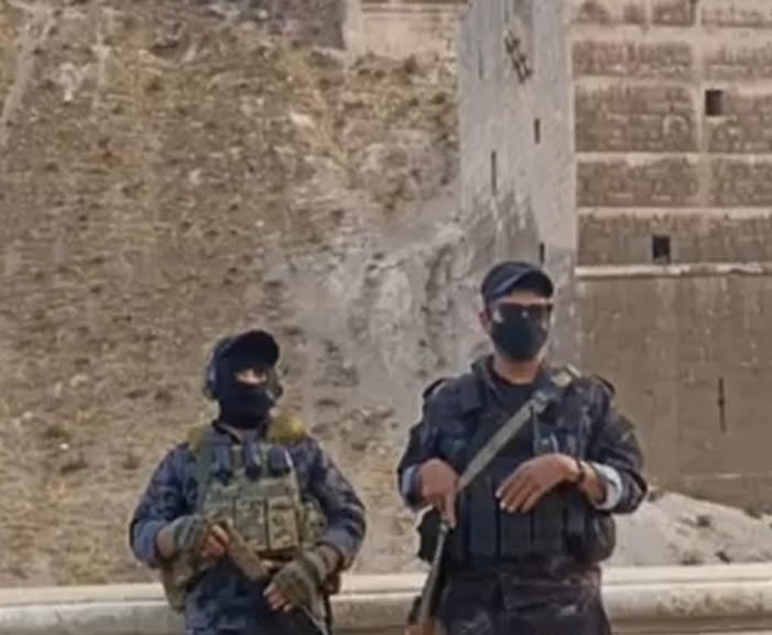 RojavaNetwork's tweet image. SDF special forces posing behind Citadel of Aleppo