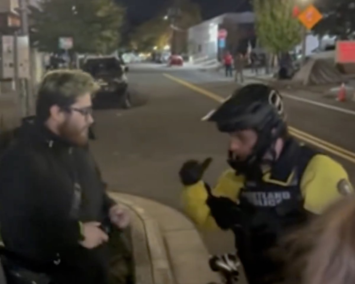 angertab's tweet image. If you have videos/evidence of the Portland Police Bureau failing to provide equal protection under the law, failing to apply the law equally, or evidence of coordination with ANTIFA, place it in the comments below. 
Share this post for a wide reach.