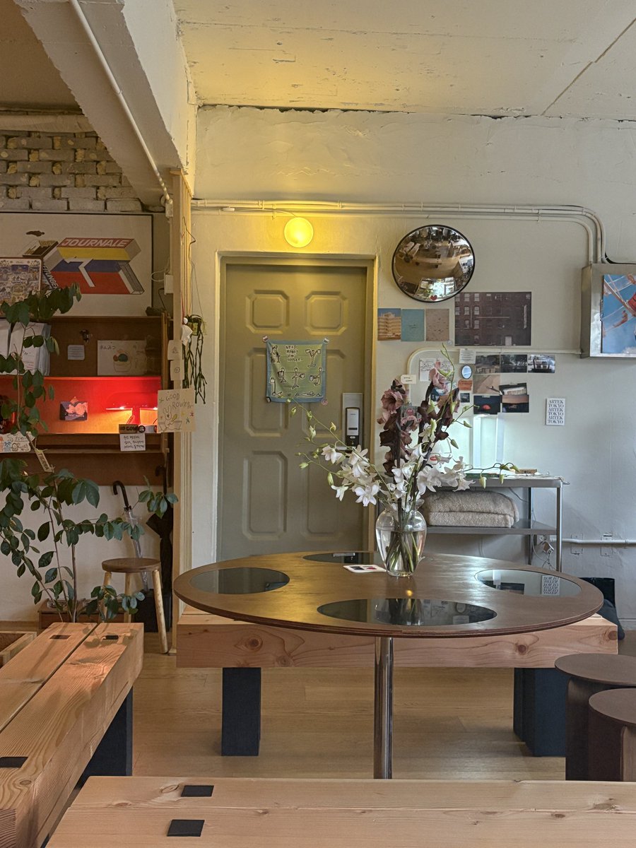 망원 로잉커피
이 카페는 모든 흔적들이 귀여워..//