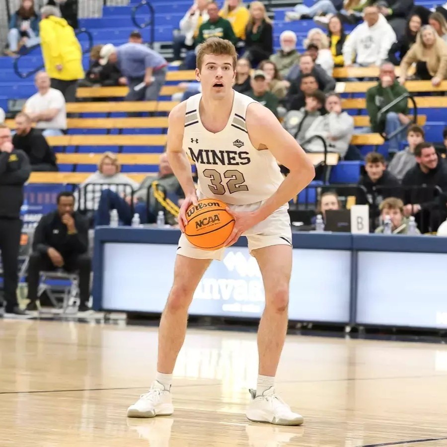 NCAADII's tweet image. The bigs are back 🔥🏀 
Wayne Cavadi spotlights multiple returning #D2MBB forwards and centers to watch this season.
#MakeItYours | on.ncaa.com/1022d2mbb