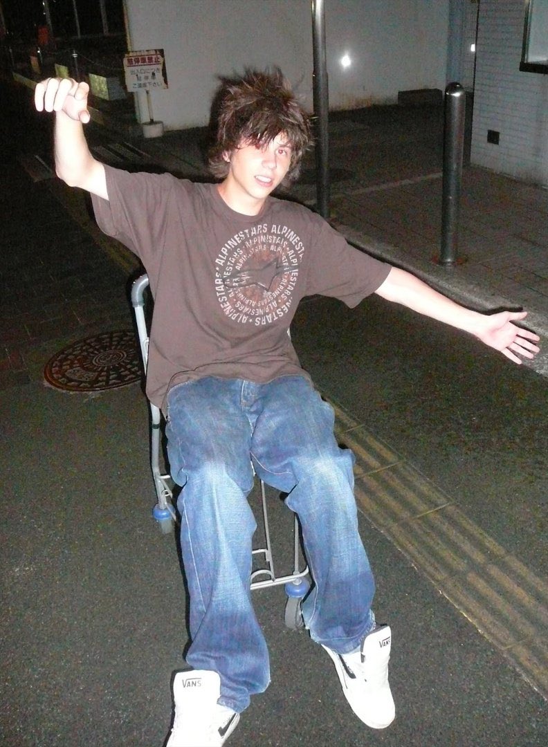 rubiuhfernet's tweet image. los chicos se matan en el gimnasio y a nosotras nos gustan asi, virgenes otakus con pinta de no bañarse 
#RubiusJapon2009