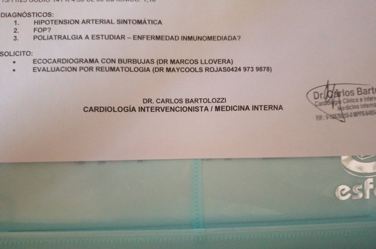ACABO DE SALIR y de verdad... Que no se que haré 🫠 me dijo que tiene sospechas de un orificio en el corazón y también de una enfermedad autoinmune, asi que me mandó un ecocardiograma con burbujas que sale en 80$ 
(me voy a pegar tres tiros)
Y ver a un reumatologo