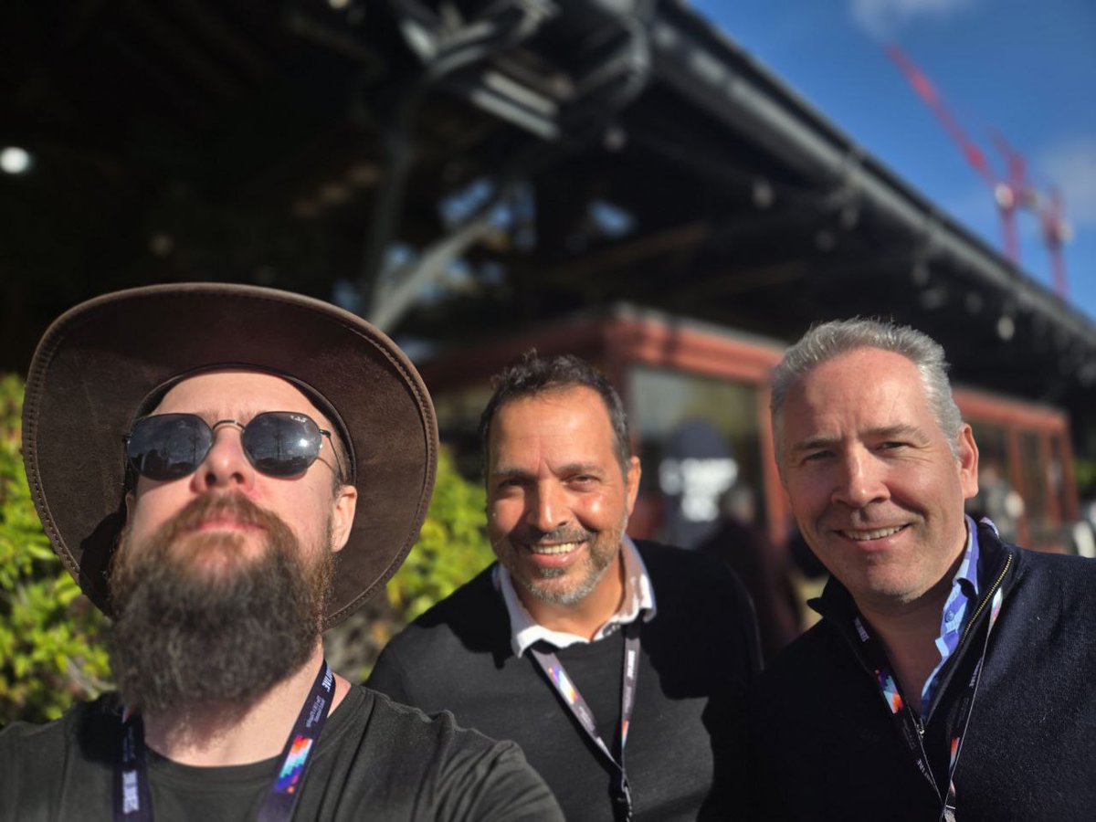 At <a href="/Zebu_live/">Zebu Live</a> in London: <a href="/eyal/">Eyal Hertzog</a>, <a href="/MBRichardson87/">Mark Richardson</a>, and <a href="/benjaminjwhitby/">Benjamin Whitby GVNR.xyz 🔗🦇🔊</a> — discussing the next phase of collaboration between Bancor and <a href="/gvnrdao/">GVNR</a>.

Always great connecting IRL with teams driving real progress in DeFi infrastructure — like GVNR, building a bridge-less cross-chain