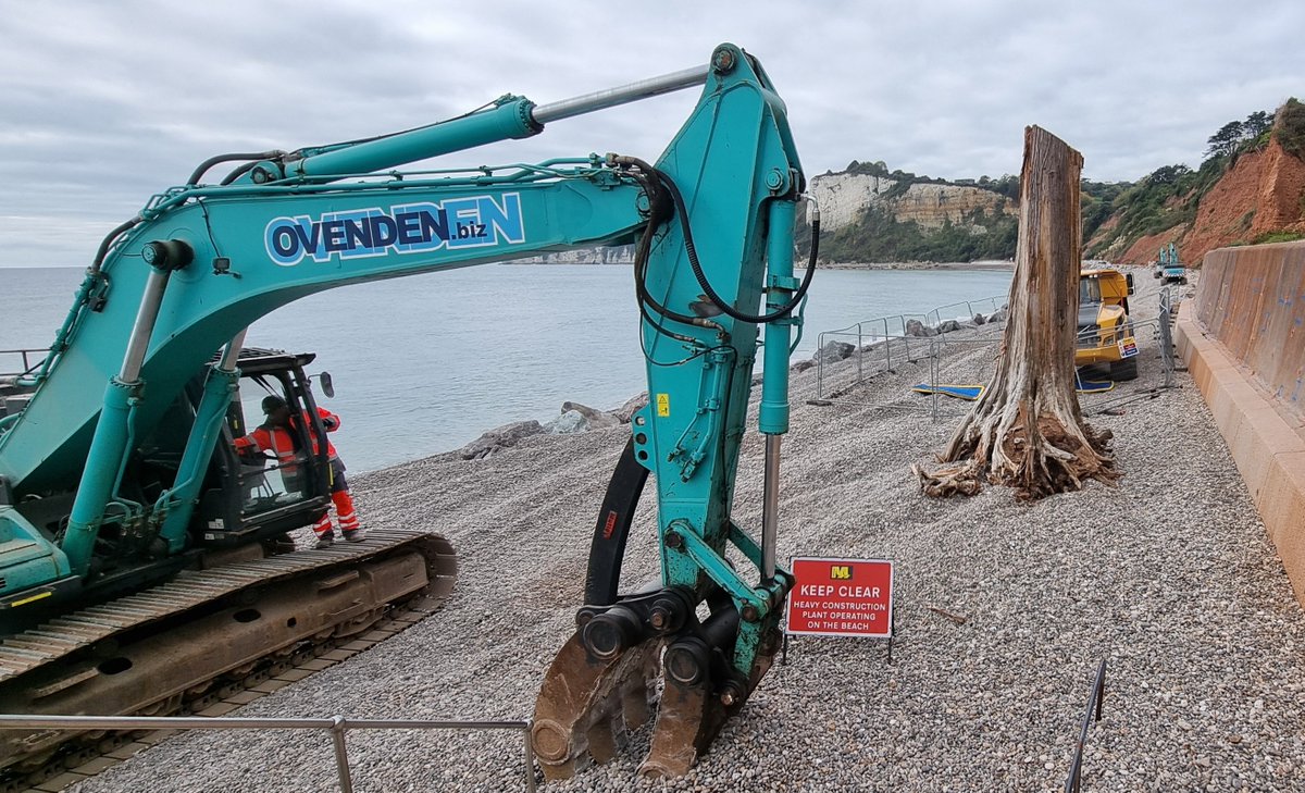 eastdevon's tweet image. 🌊 Great partnership at work! A much-loved tree at Seaton Hole has been saved for the community 💚 Thanks to @SeatonChamber, @MackleyLtd, @SWFCPartnership &amp;amp; @EastDevon — the tree will soon become new artwork 🌳
🔗 news.eastdevon.gov.uk/much-loved-sea…
#Seaton #EastDevon #CoastalProtection