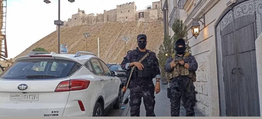 RojavaNetwork's tweet image. SDF special forces posing behind Citadel of Aleppo
