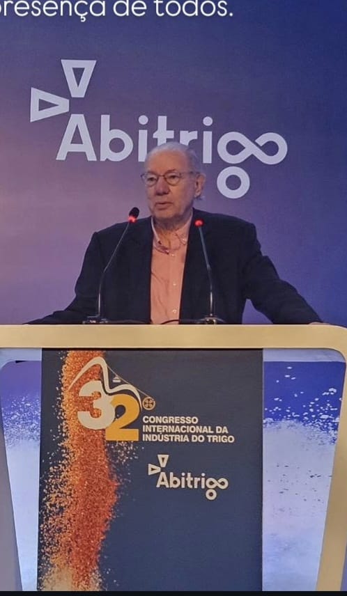 CamArbitralRos's tweet photo. 🌾 Tras la ceremonia de clausura a cargo del CEO (Ruben Barbosa) y el Pte. del Consejo de Administración de #ABITRIGO (Daniel Kümmel), se llegó al final del 𝟑𝟐° 𝐂𝐨𝐧𝐠𝐫𝐞𝐬𝐨 𝐈𝐧𝐭𝐞𝐫𝐧𝐚𝐜𝐢𝐨𝐧𝐚𝐥 𝐝𝐞𝐥 𝐓𝐫𝐢𝐠𝐨.
🇦🇷 Una vez más, la delegación rosarina -que en esta oportunidad estuvo conformada por @l_ficos (𝐏𝐫𝐞𝐬𝐢𝐝𝐞𝐧𝐭𝐞 𝐂𝐀𝐂), @Gonza1472 (𝐕𝐢𝐜𝐞𝐩𝐫𝐞𝐬𝐢𝐝𝐞𝐧𝐭𝐞 𝐂𝐀𝐂), Gerardo Calace (𝐒𝐞𝐜𝐫𝐞𝐭𝐚𝐫𝐢𝐨 de la @BolsaRosario y de su @CamArbitralRos) y Silvio Di Vanni (𝐅𝐮𝐧𝐜𝐢𝐨𝐧𝐚𝐫𝐢𝐨 𝐂𝐀𝐂)-, acompañó cada jornada intercambiando perspectivas sobre el mercado 💪🏽