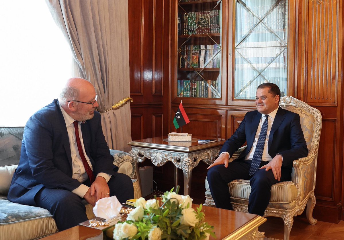 The last of my farewell calls in Tripoli today concluded with a discussion with Prime Minister Debaiba. I thanked the PM for his government's support to my Embassy over the last two years. It has been an honour to represent 🇬🇧 in 🇱🇾!