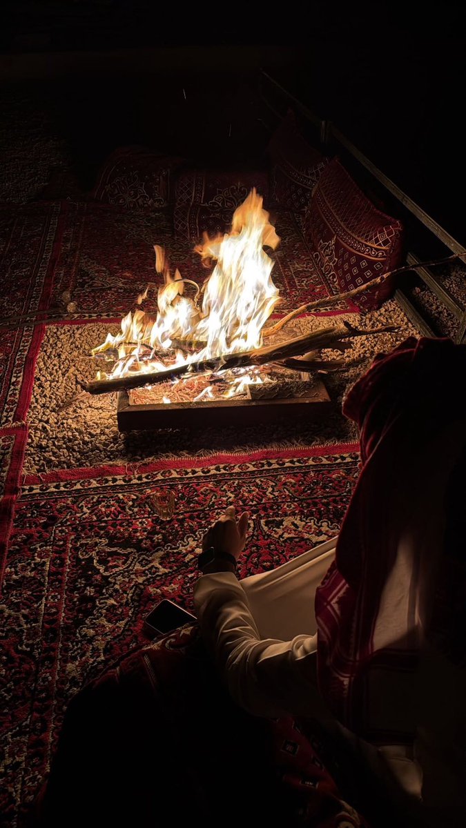 7:00pm
يا مرحبا بريحة حطب شبة النار 
ومسامر الليل الطويل وبراده .