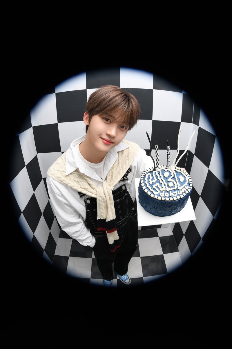 d8hyn's tweet image. its devastating how i cant celebrate your 22nd birthday with you today, love. this was supposed to be your third birthdays with us but sadly, we had to do it without you this year.

happiest birthday to you, my dohyun. i missed you so much and i love you lots.