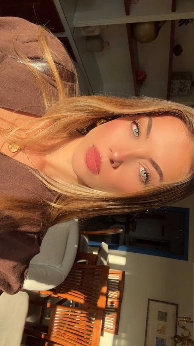 verdes_naranjo's tweet image. Nunca voy a pensar que ser un caballero es pagarme las cosas
Respétame, alábame y dame sensación de hogar; el dinero ya veremos como lo conseguimos juntos