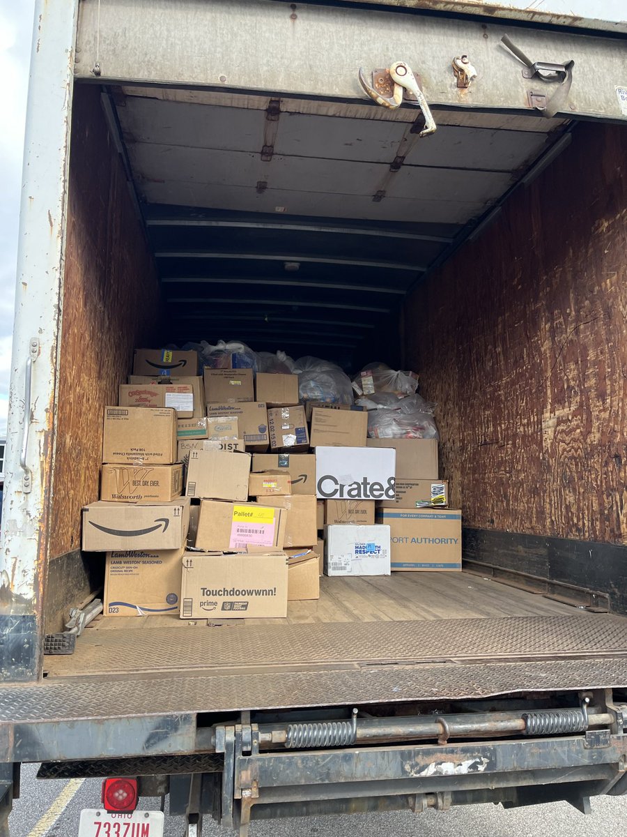 AndersonRaptors's tweet image. WOW!!! Our Freshmen Day of Service was a HUGE SUCCESS!! A whole box truck of power packs!! #AHSisFAMILY @fhfeorg @FHSchools