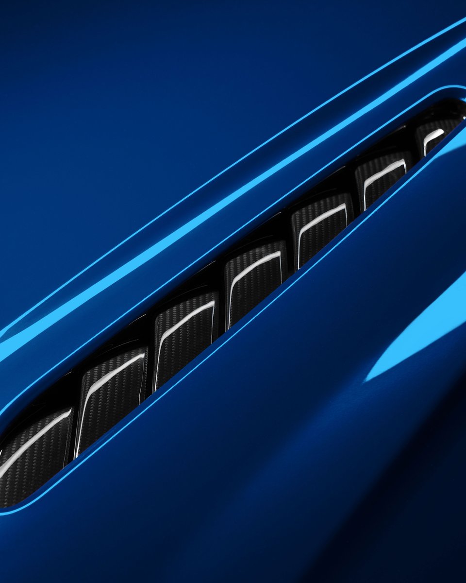 Aston Martin London tweet media
