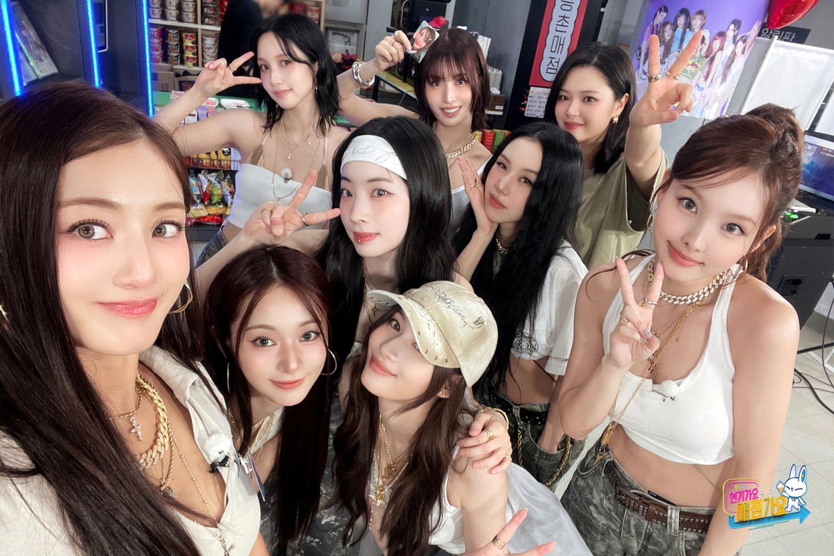 godmitzu's tweet image. 1 RETWEET/REPLY = 1 VOTE FOR TWICE!
THIS IS MY ONE VALID VOTE FOR DAY 8 #2025MAMAVOTE #TWICE