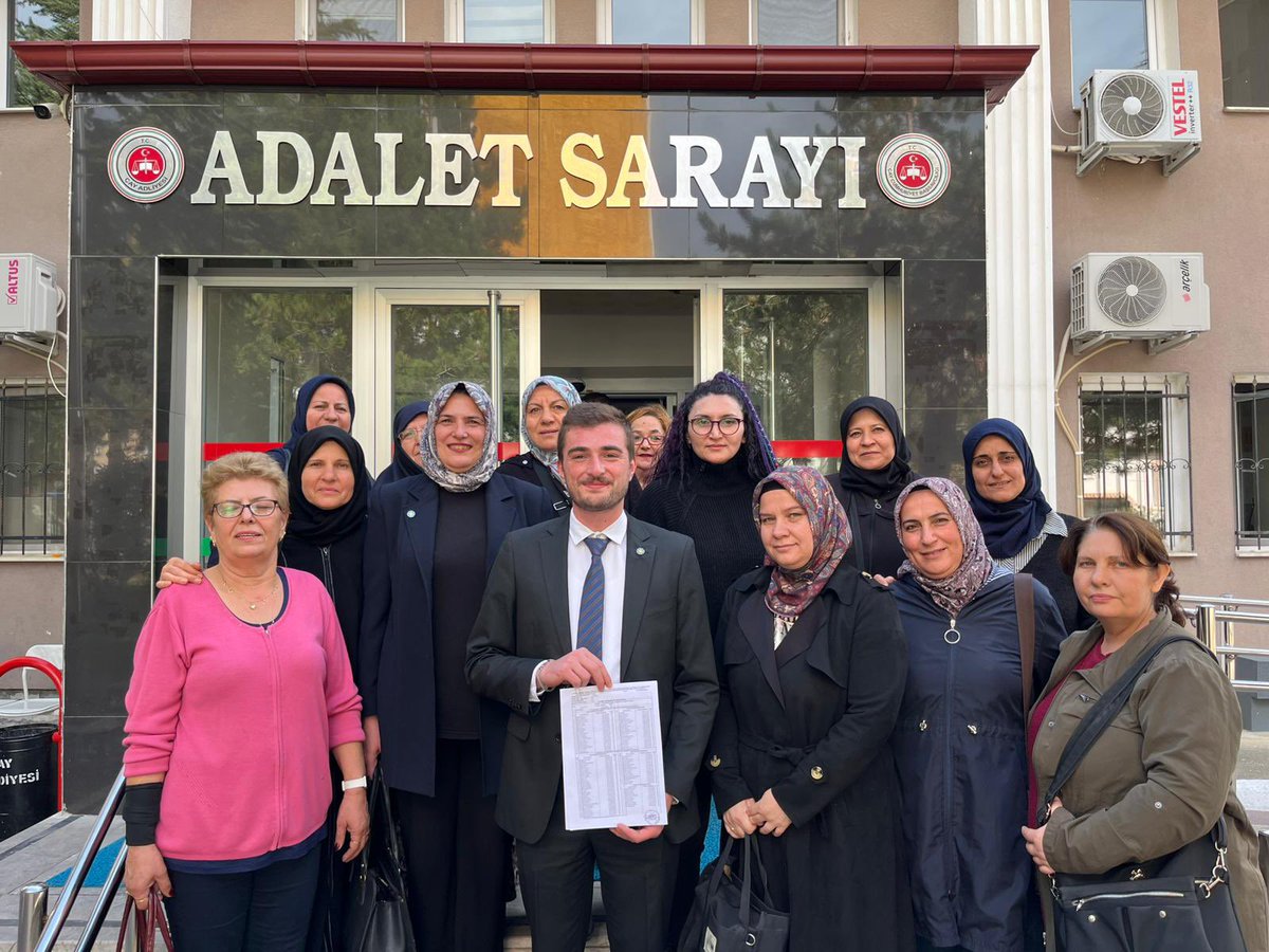 İYİ Parti Çay İlçe Başkanlığı olarak 4. Olağan kongremizin ardından mazbatamızı teslim aldık. Bu özel günde bizimle birlikte olan yönetim kurulu üyelerimiz, kadın ve gençlik kollarımıza gönülden teşekkür ederim. ☀️