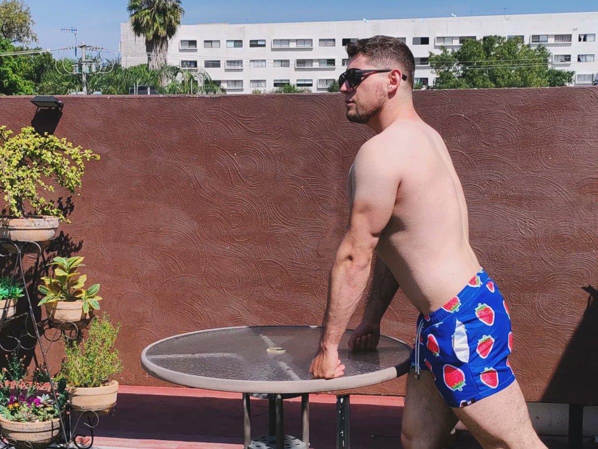 Wonderman (@wonderman_of) on Twitter photo Bermuda bañador de fresita 🍓💦 Bermuda bañador de fresita 🍓💦
