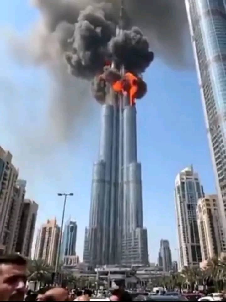 نفسي اشوف هذه الأبراج الزجاجية تضرب بصواريخ فرط صوتية ومسيرات حتى تتحول الى رماد 
ويتحول صهاينة دويلة الامارات إلى رعاة الإبل ويسكنون الخيام 
متى يأتي ذلك اليوم