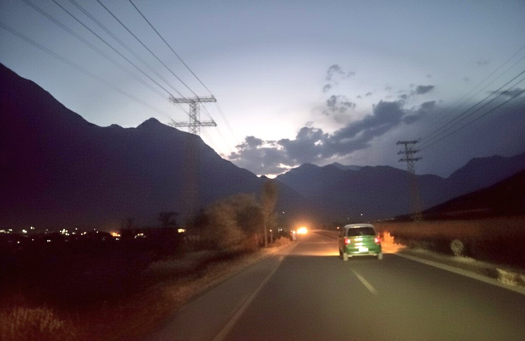 anamhussain90's tweet image. Twilight descent 🏞️🚗✨, mountains loom, road ahead illuminated #gilgit