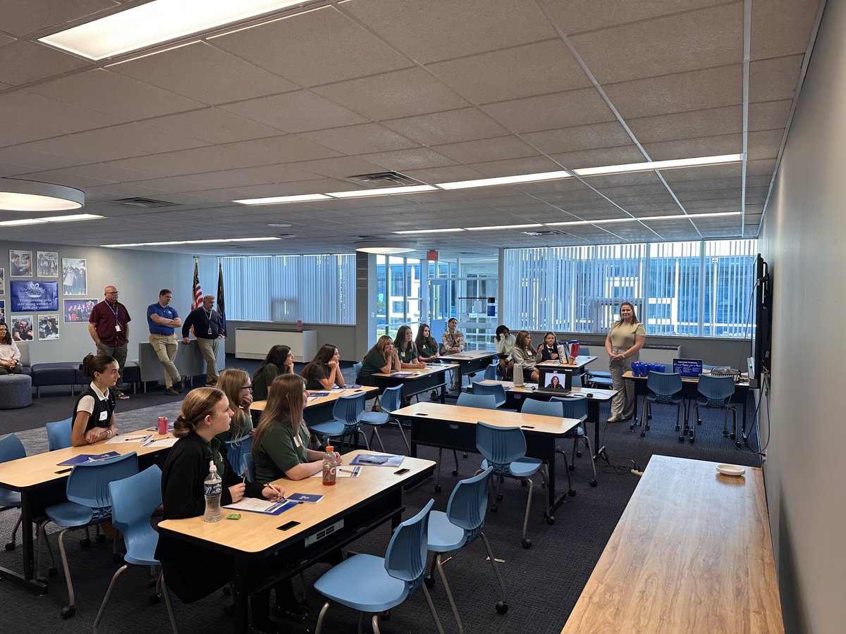 ReginaWarrenMI's tweet photo. Our recent #ShadowDays have been full of #Saddlelitespirit! 💙
We’ve welcomed students from St. Mary Royal Oak, St. Anne, Star of the Sea, Davis Jr. High, St. Thecla, St. Paul on the Lake, St. Mary Mt. Clemens, Immaculate Conception & Immanuel Lutheran over the past couple of weeks! 👑
📅 Dates are still available: https://t.co/TG02yYMFnS
#FutureSaddlelites #CatholicEducation
