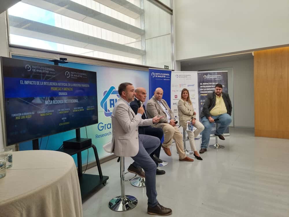🤖 Hoy hemos asistido a la presentación del estudio “El impacto de la Inteligencia Artificial en la industria financiera: promesas y amenazas”, elaborado por la Fundación del Instituto Español de Analistas en el Edificio UGR AI <a href="/AIGranadaFund/">Fundación AI Granada</a>