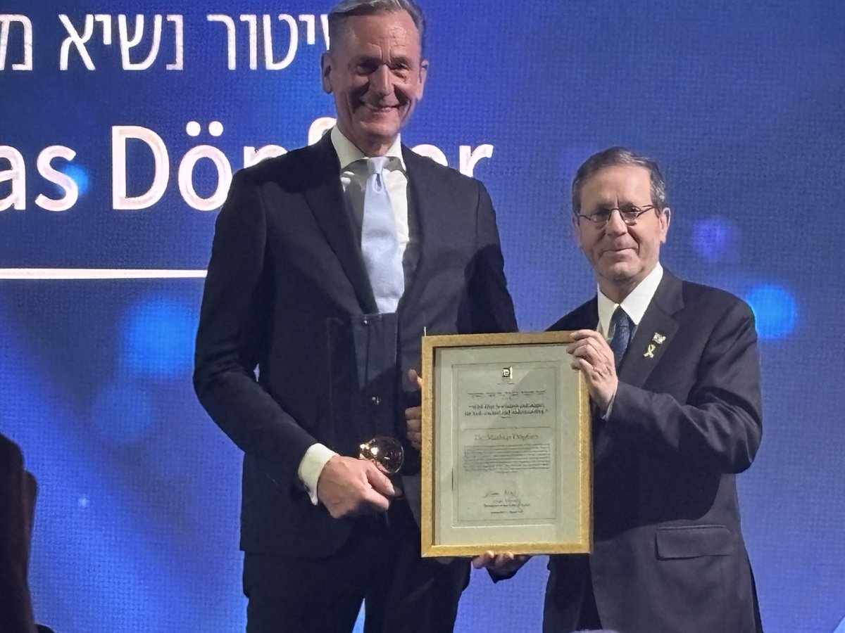 Mathias Döpfner erhält gerade die höchste zivile Auszeichnung Israels, die Präsidentenmedaille.

Präsident Isaac Herzog würdigt den Axel-Springer-Chef als „eine der mutigsten Stimmen Europas“ im Kampf gegen Antisemitismus und für die Solidarität mit Israel auch in den dunkelsten