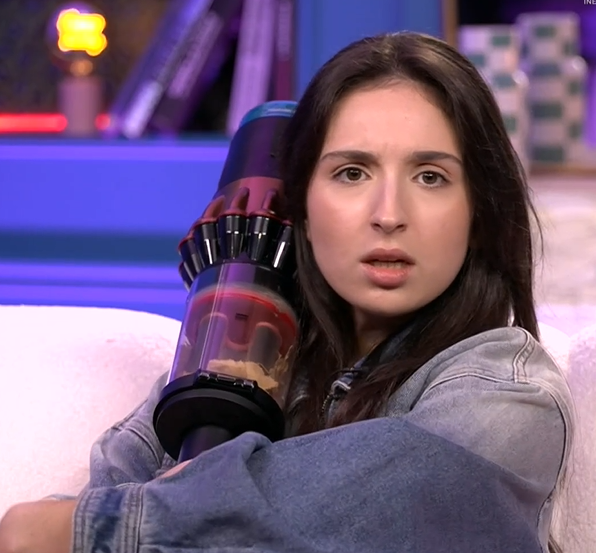 Ambre et l'aspirateur 😭😭 #staracademy #staracademylelive #StarAcademy2025
