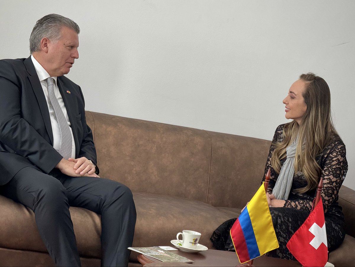 Hoy recibimos al Embajador de Suiza en el Senado de la República, un encuentro donde reafirmamos nuestro compromiso por avanzar en cooperación, innovación y sostenibilidad.

Desde la Primera Vicepresidencia y el <a href="/PartidoMIRA/">Partido MIRA</a>, continuamos construyendo puentes que acerquen