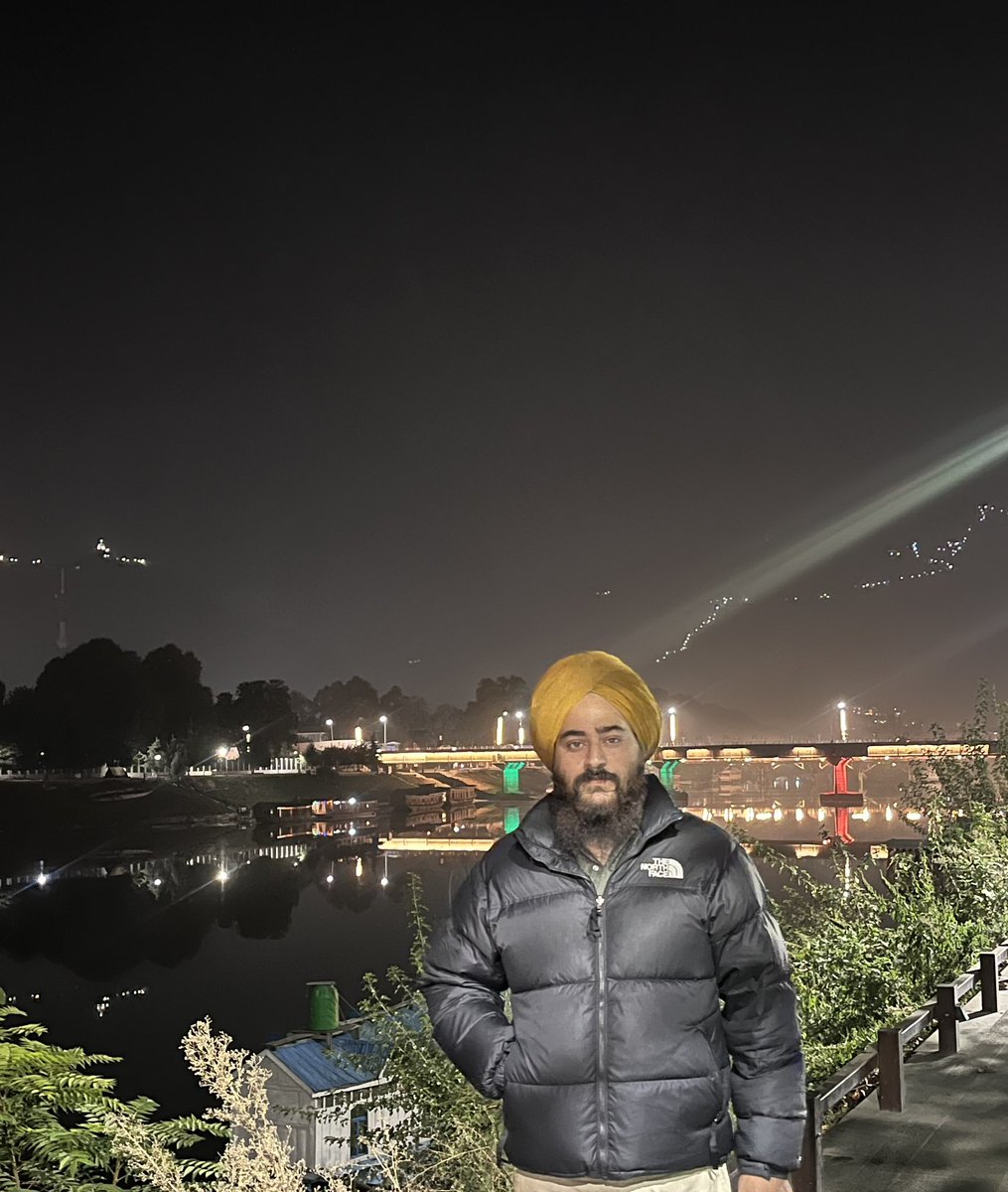 Mrsinghspeaks84's tweet image. Aksar mausam aur log badalne mein kuch mahine hi lagte hain, aur is tarah se kuch saal beet gaye. Jo paudha tha,vo ped ho gaya, jo bachcha tha vo jawan ho gaya, jo jawan tha vo buzurg ho gaya, aur jo buzurg tha vo guzar gaya. 
“Winters are here back.