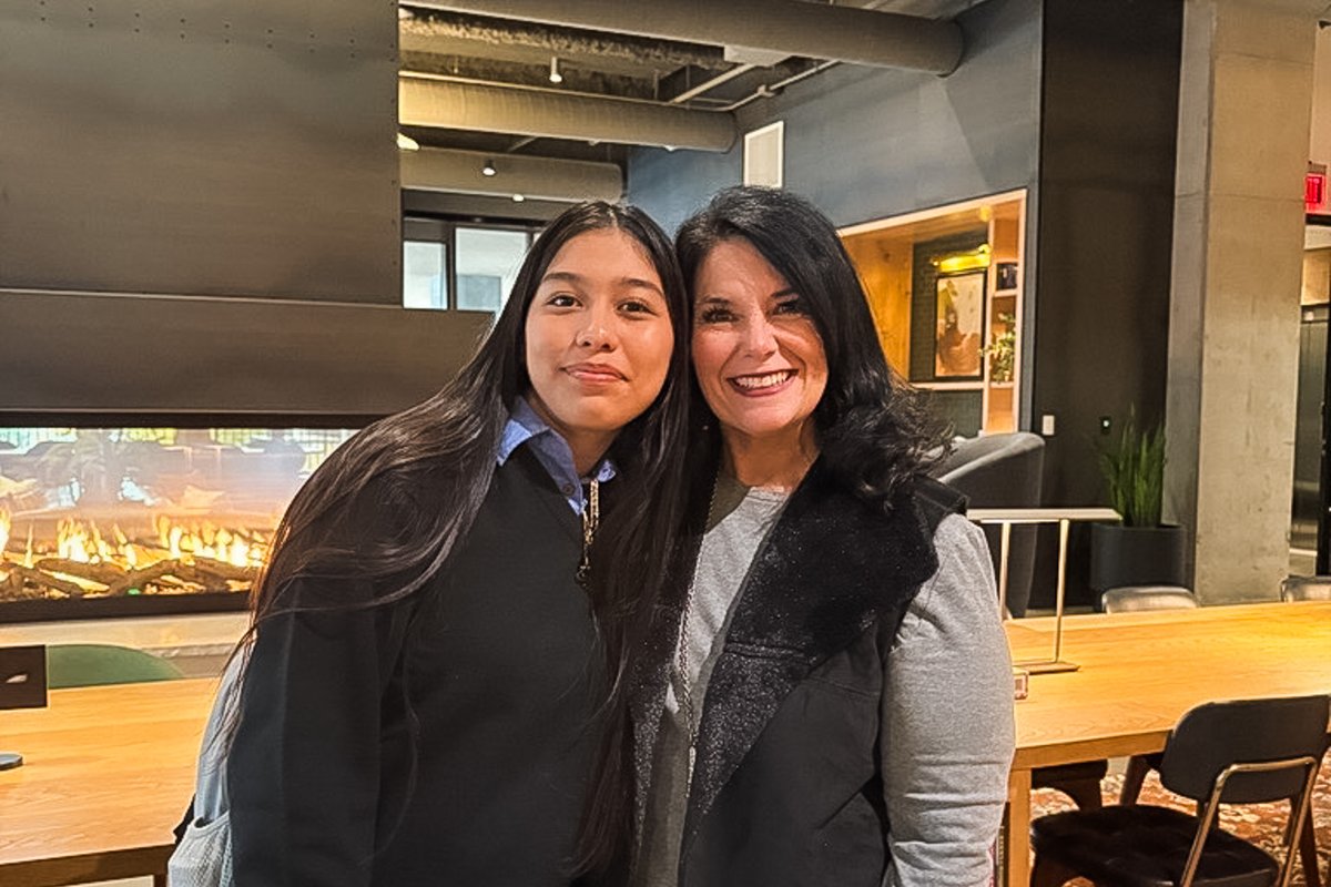 CRJesuit_TC's tweet image. Today&apos;s the day! 🎉 Nearly 100 9th-grade students are officially on their first day in the workplace as part of the Cristo Rey Corporate Work-Study Program. From interview prep to professional placements, they&apos;ve been building up to this moment. Go, Pumas! #CWSP #CristoRey