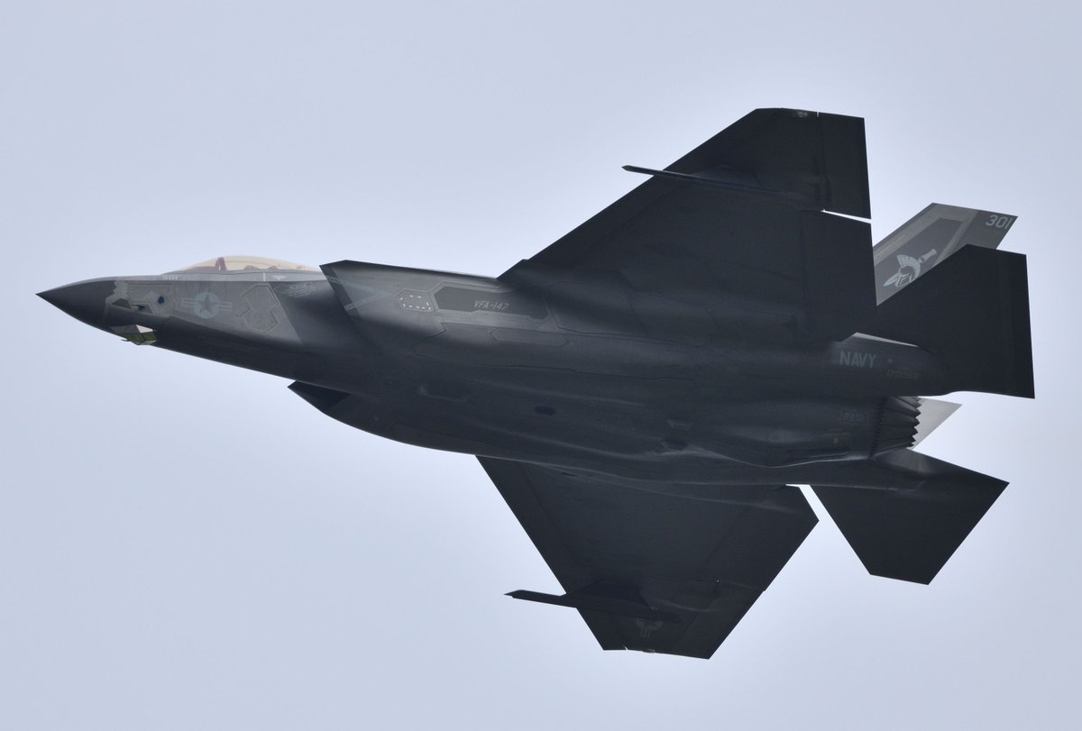 tomcat_alte's tweet image. 10/20の厚木基地です。
ジェイソンの離陸を！😃まずはNF301。
念願のF-35の離陸を撮れて嬉しかったです！😊
あの低音の効いた爆音は良かったなぁ～！
そして次はいつも豆粒でしか撮れないF-35Bの飛んでる所を近くで撮りたいですね～😅

#厚木基地
#VFA147
#F35C