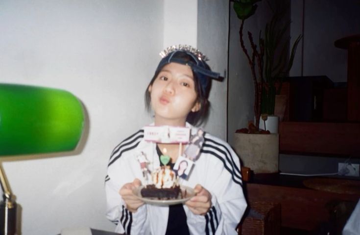 forshineunsoo's tweet photo. Happy birthday to our beloved actress Shin Eunsoo 🎂💖

#신은수 #ShinEunsoo https://t.co/aS2SZWD9Xa