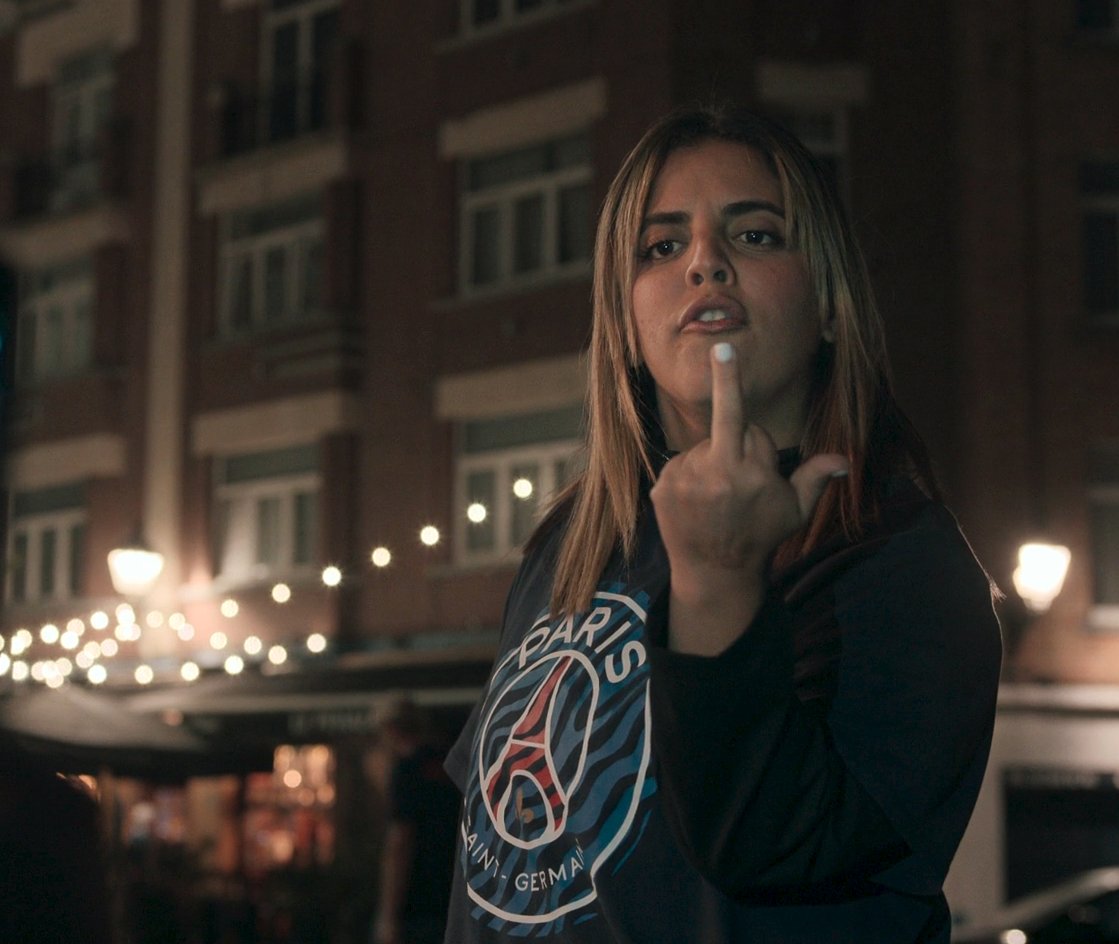 MichaelREMY2018's tweet image. même vulgaire, elle est quand-même choupinette la @OfficielAmel  !
Parisienne convertie jusqu'au bout du doigt 🤣
#lesInfaillibles #inèsReg #parisSG #psg #parisSaintGermain