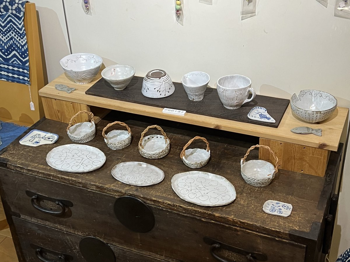芦花公園駅近くの、Galleria Tokino Shizukuへ。「秋風の贈りもの」展。写真は、竹倉美香、島見美由紀、伊勢野千津子、各氏の作品。10/26(日)まで。