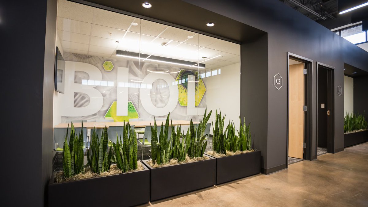 🎉 𝟏𝟎 𝐲𝐞𝐚𝐫𝐬 𝐨𝐟 𝐡𝐢𝐬𝐭𝐨𝐫𝐢𝐜 𝐜𝐚𝐦𝐩𝐮𝐬 𝐞𝐱𝐩𝐚𝐧𝐬𝐢𝐨𝐧
—What have we added? Check out the Biological Sciences Center, one of the many new buildings/facilities on ORU’s growing campus.