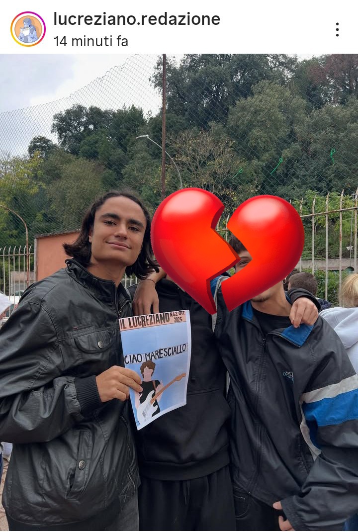 Ciao Mattia 
I tuoi amici non t'hanno dimenticato e MAI lo faranno  ti hanno ricordato cosi dedicandoti la copertina del giornale di scuola ❤️💔
E con un sorriso perchè eri un ragazzo sempre sorridente !! Manchi a tutti