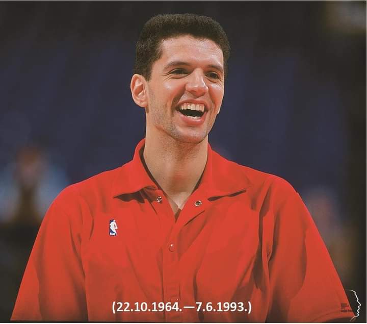 "Sada pripadaš nebu, a zvijezde ispisuju tvoje ime!"
"Now you belong to heaven,and the stars spell out your name! "