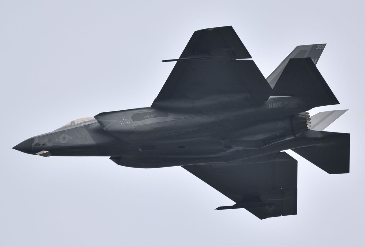 tomcat_alte's tweet image. 10/20の厚木基地です。
ジェイソンの離陸を！😃まずはNF301。
念願のF-35の離陸を撮れて嬉しかったです！😊
あの低音の効いた爆音は良かったなぁ～！
そして次はいつも豆粒でしか撮れないF-35Bの飛んでる所を近くで撮りたいですね～😅

#厚木基地
#VFA147
#F35C