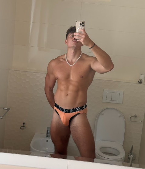 Looking for travel buddy 
Apply in comment
