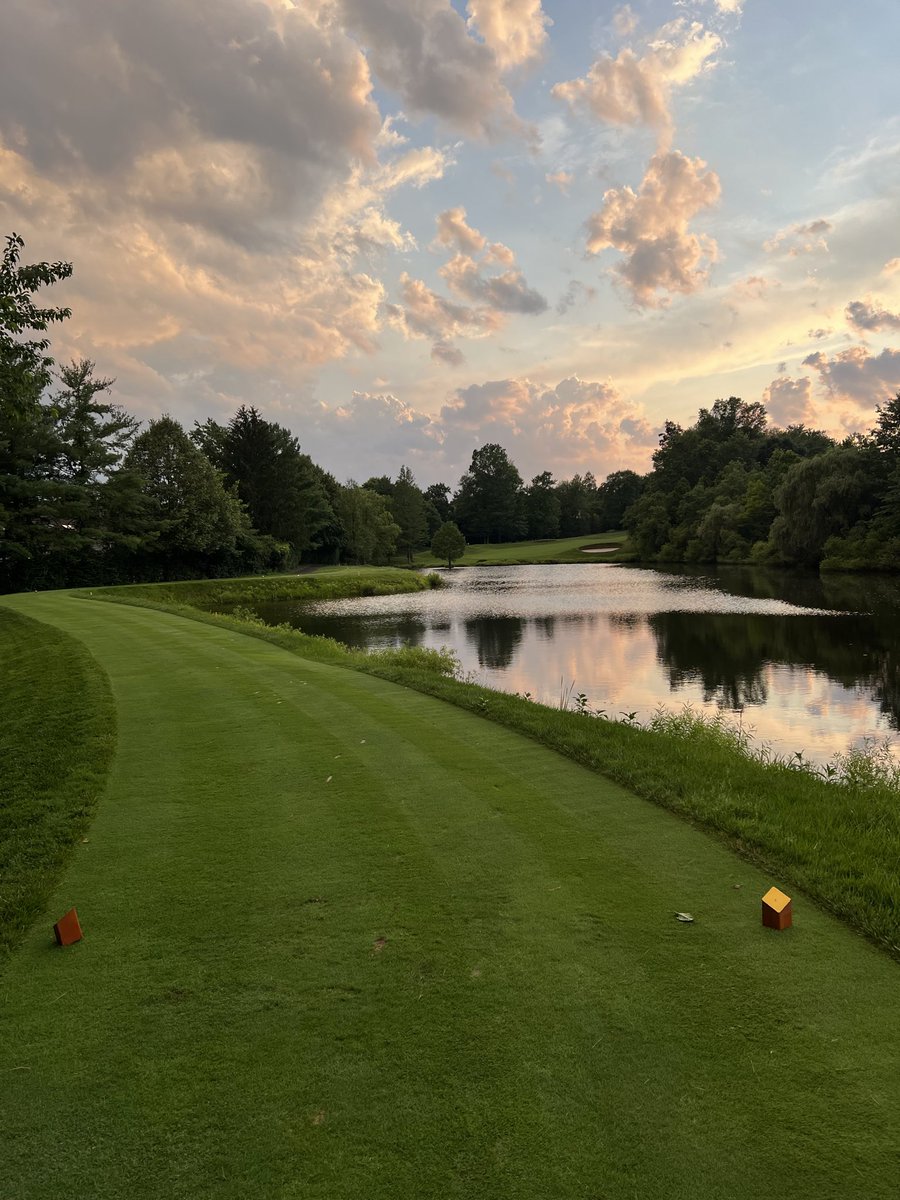 Victor_Lebron96's tweet photo. @MidwestGolfJake Scranton CC, PA
Talamore CC, PA https://t.co/VBdexc0VkS