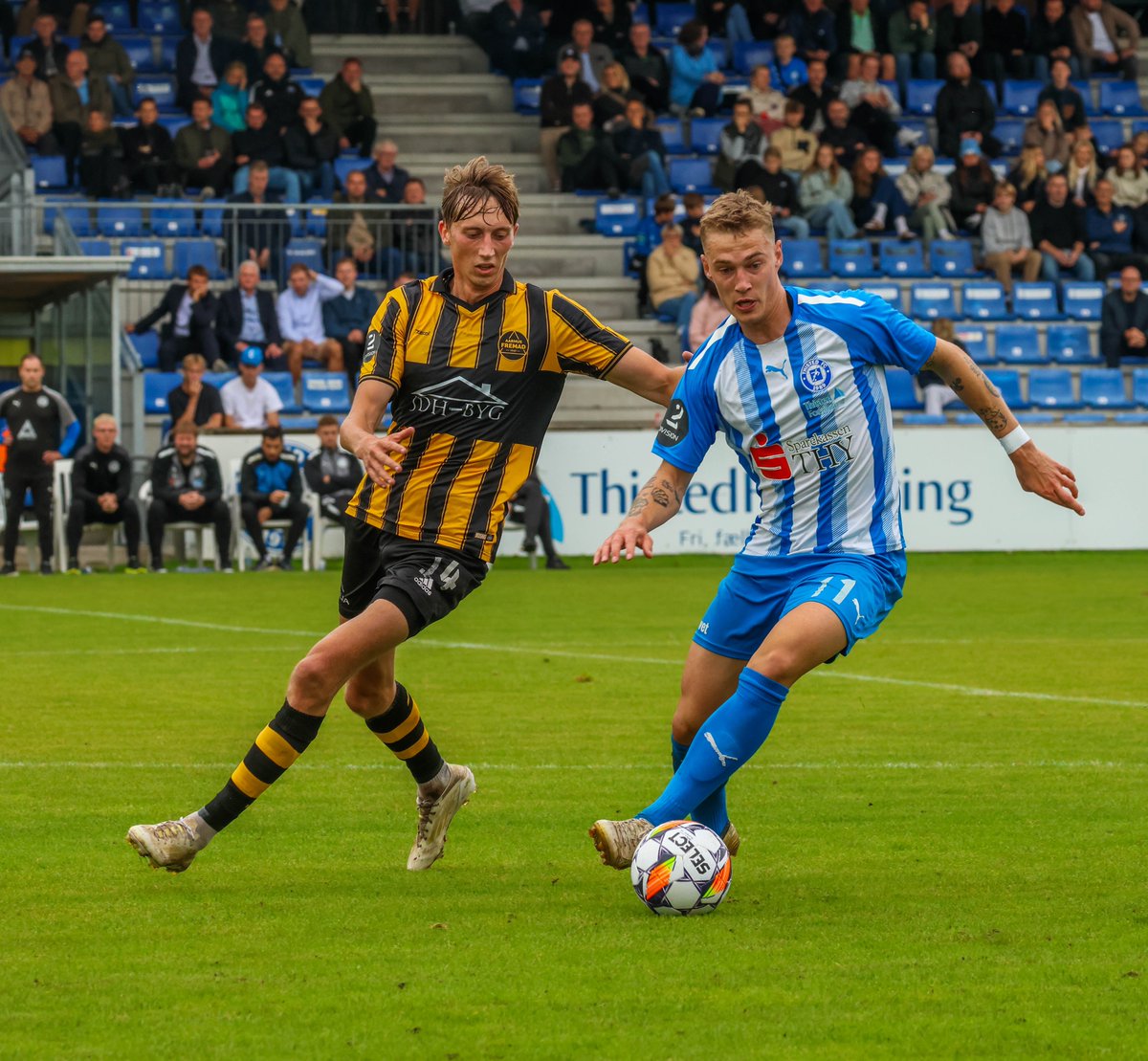 𝗛ø𝗿𝗯𝘆: 𝗗𝗲𝗷𝗹𝗶𝗴𝘁 𝗺𝗲𝗱 𝗹𝘂𝗳𝘁 𝗻𝗲𝗱 𝘁𝗶𝗹 𝘀𝘆𝘃𝗲𝗻𝗱𝗲𝗽𝗹𝗮𝗱𝘀𝗲𝗻

Fredag kl. 19.00 møder Thisted FC sidstepladsen i 2. Division, men det får ikke Christian Hørby til at betegne de blåstribede som kæmpefavoritter.

🔗 thistedfc.dk/nyheder/hoerby…