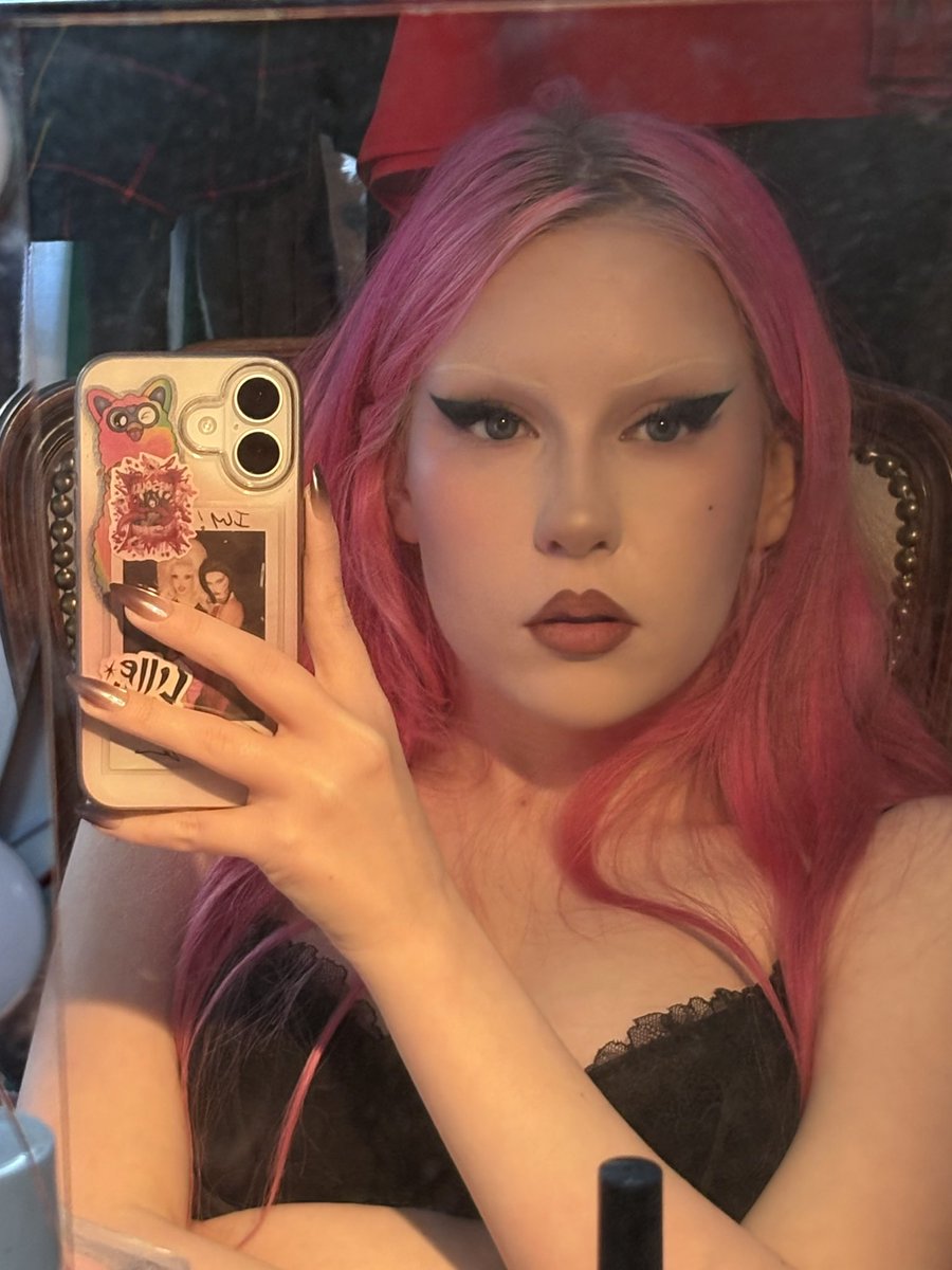 ida 𝜗𝜚 tweet media